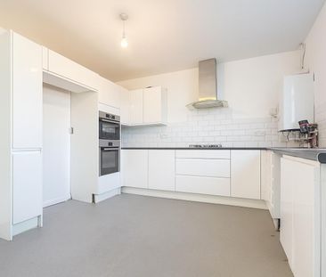 2 Bedroom Flat To Let - HP11 - Photo 6