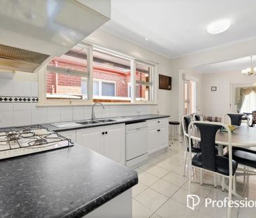 Spacious 4-Bedroom Family home in Prime McKinnon Zone - Photo 5
