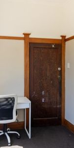 Small Bedroom in Shared House for Rent - Photo 3