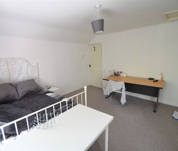 4 bedroom terraced house to rent - Photo 3