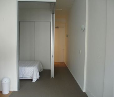 HEART OF THE CITY - SPACIOUS 1 BEDROOM FURNISHED - Photo 4