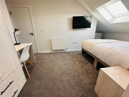 1 bedroom in a house share to rent - Photo 3