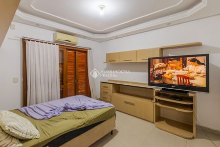 Casa em Condomínio com 4 quartos e 390m² para alugar em Sarandi, Porto Alegre. - Foto 2