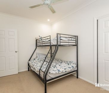 Private, secluded, quality ground level luxury 3-bedroom 2-bathroom... - Photo 5