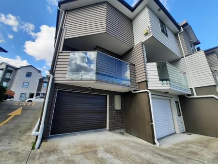 Townhouse 2 bedrooms, 1 bathroom and 1 carpark - Photo 2
