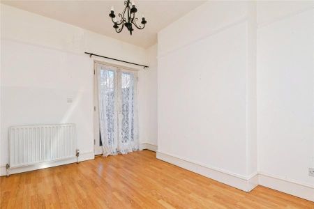 4 bedroom house to rent Rosemary Road West, Clacton-on-Sea, CO15 - Photo 3