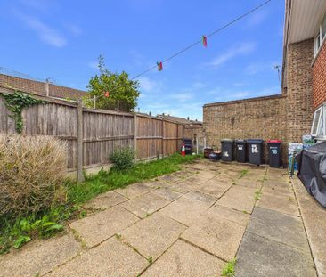 3 bedroom end of terrace house to rent - Photo 6
