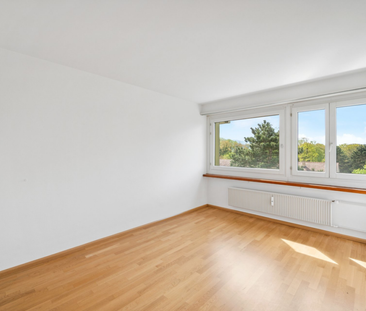 4.5-Zimmerwohnung mit Balkon und schöner Aussicht! - Foto 2