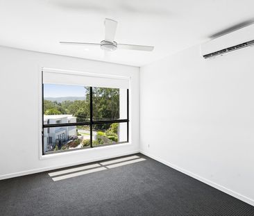 Modern Townhouse Living in Hyde Park Residences - Photo 4