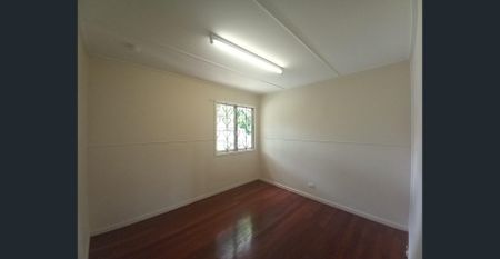 8 Kessels Road, Salisbury, Qld 4107 - Photo 4