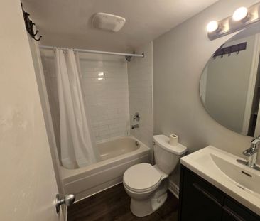 For Lease - 209 Septonne Avenue Unit# B, Newmarket, Ontario - Photo 4