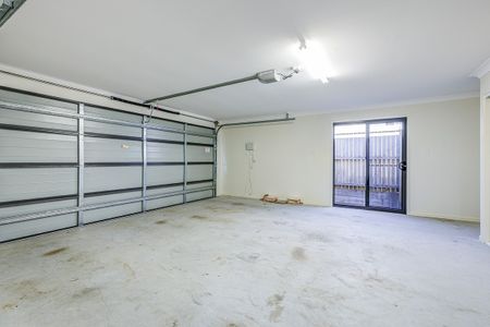 Beautiful Four Bedroom Home In Walking Distance to Pimpama College! - Photo 4