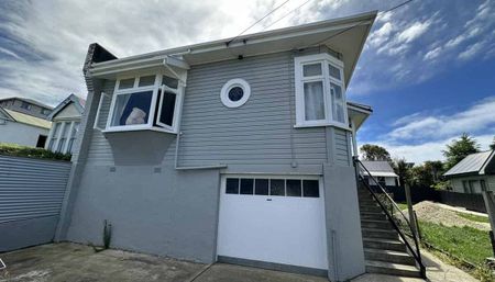 Modernised character home in central location - Photo 4