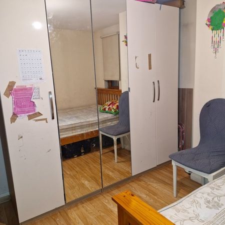 Room in a Shared Flat, Ilford Hill, IG1 - Photo 3
