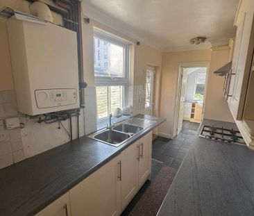 3 bedroom terraced house to rent - Photo 5