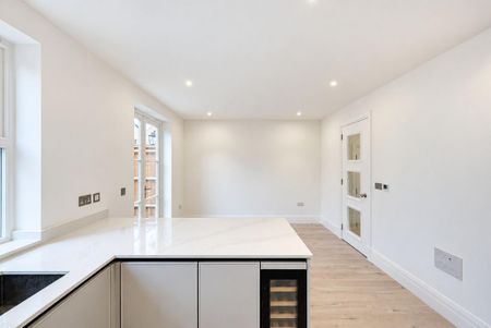 4 bedroom semi-detached house to rent - Photo 5