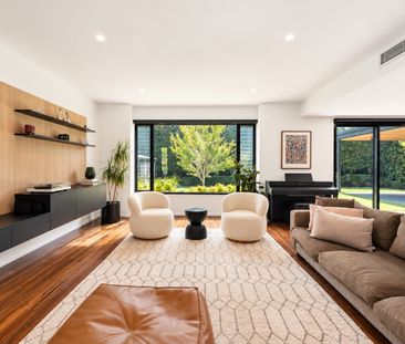 Exceptional Family Residence in a Parkside Position - Photo 5