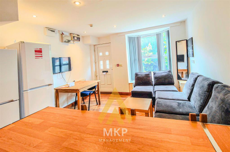 6 bedroom terraced house to rent - Photo 2