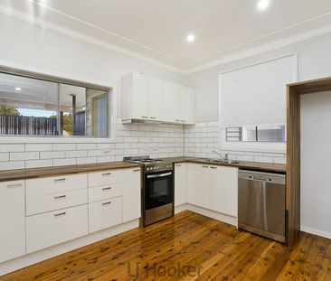 COSY 4 BEDROOM HOME!! - Photo 2