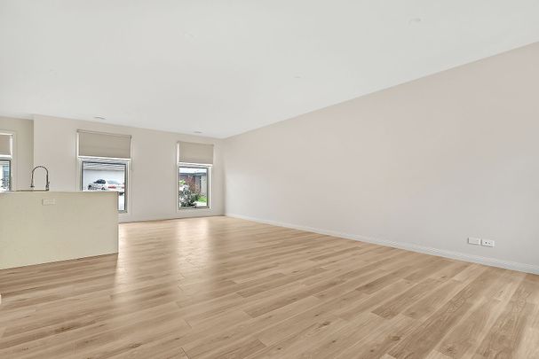 Beautifully Appointed 4-bedroom Home - Photo 1