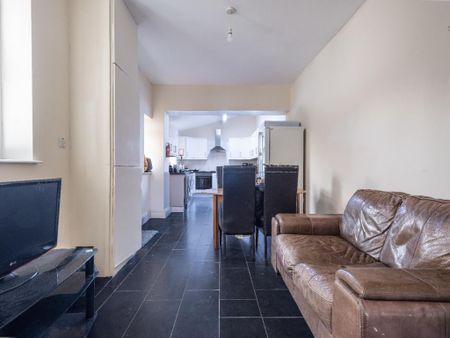 8 bedroom terraced house to rent - Photo 2