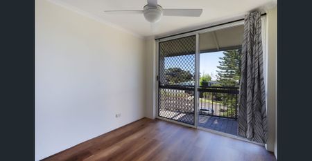 ENJOY SEA BREEZES AND OCEAN GLIMPSES - Photo 4