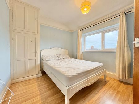 3 bedroom semi-detached house to rent - Photo 4