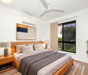 Hillside Home Boasting Style, Quality, Double Driveway and Enormous... - Photo 4