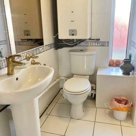 College Street, Nottingham, NG10 - Photo 1