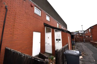 2 bedroom House in Hyde Park, Leeds - Photo 4