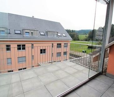 Dachwohnung mit verglastem Balkon - Photo 2