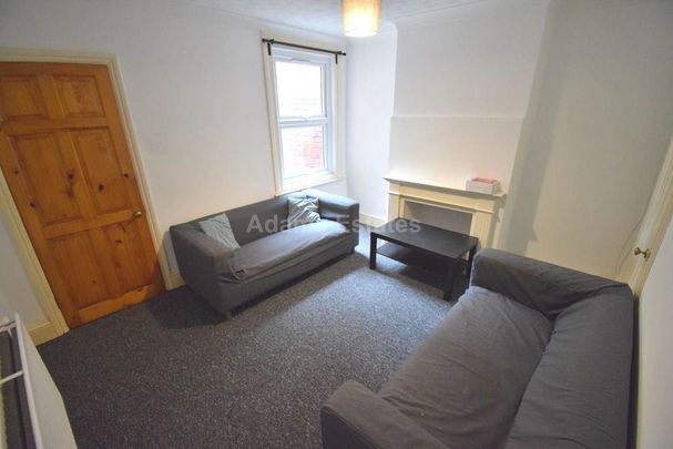 4 bedroom terraced house to rent - Photo 1