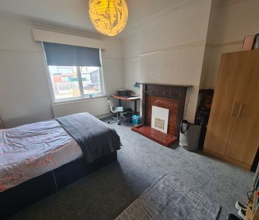 4 Bed - 51 Estcourt Avenue, Headingley, Leeds - LS6 3ET - Student - Photo 3