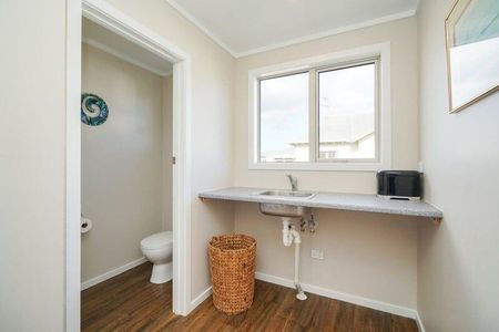 Strathern, 3 bedrooms, $550 pw - Photo 5