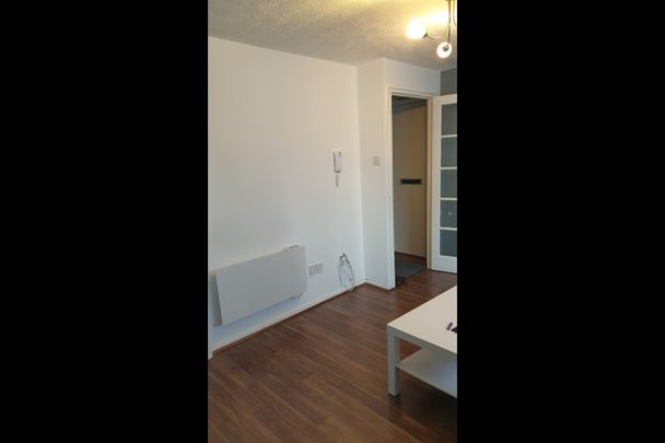 1 Bed Flat, Viking Place, E10 - Photo 1