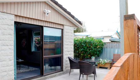 Two Bedroom Townhouse Central Location - Photo 2