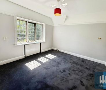 6 bedroom detached house to rent - Photo 4