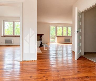 4/5 POMIESZCZEŃ | 89,79 m² | GUMIEŃCE + PODPIWNICZENIE OK.90 m² - Фото 2