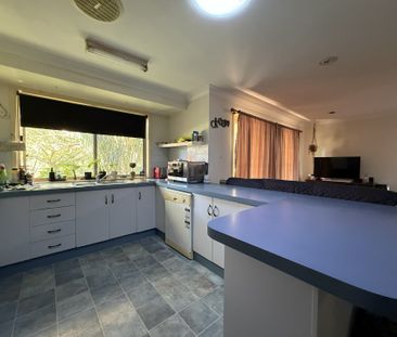 Three bedroom villa in a great location - Photo 2