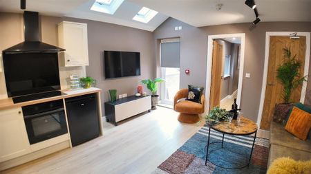 1 bedroom in a house share to rent - Photo 4