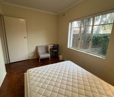 St Kilda East - Photo 6