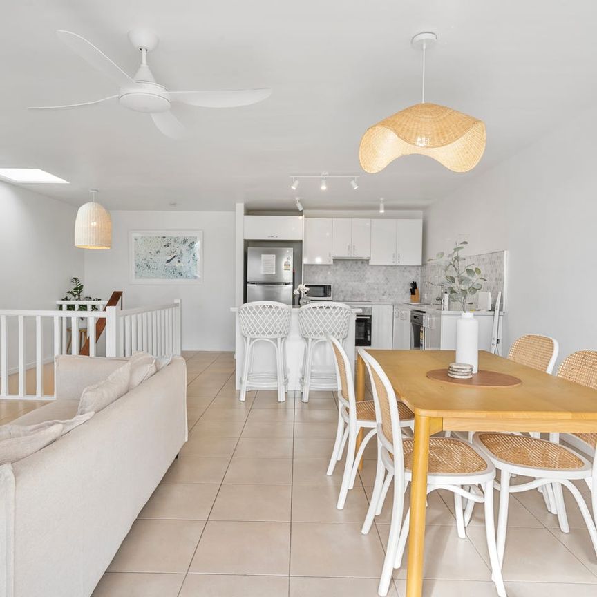 Live the Noosa Lifestyle – Contemporary 2-Bed Unit with Pool - Photo 1