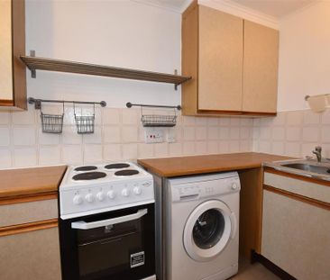 1 bedroom flat to rent - Photo 4