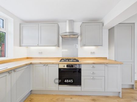 2 bedroom semi-detached house to rent - Photo 3