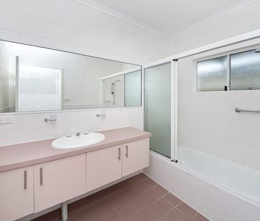 Private Duplex with fully fenced yard - Photo 5