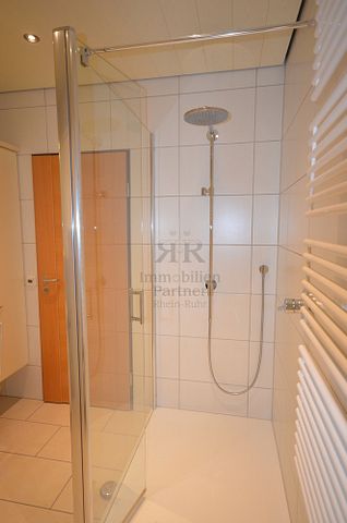 Schöne geräumige 3 Zimmer-Wohnung mit 2 Balkonen und Stellplatz und modernem Badezimmer. - Photo 5