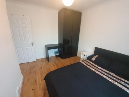 1 bedroom in a house share to rent - Photo 2
