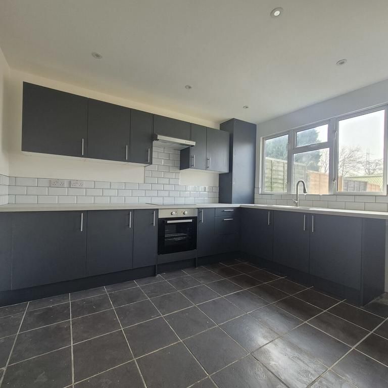3 bedroom terraced house to rent - Photo 1