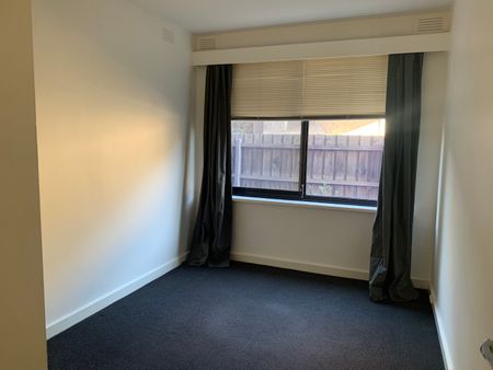 1/92 Glen Huntly Road, Elwood VIC 3184 - Apartment For Rent | Domain - Photo 3