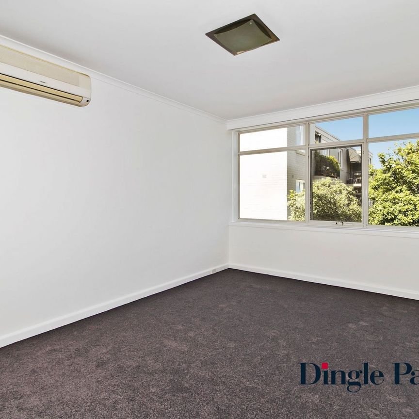 Light-Filled Apartment in Prime South Yarra Location - Photo 1